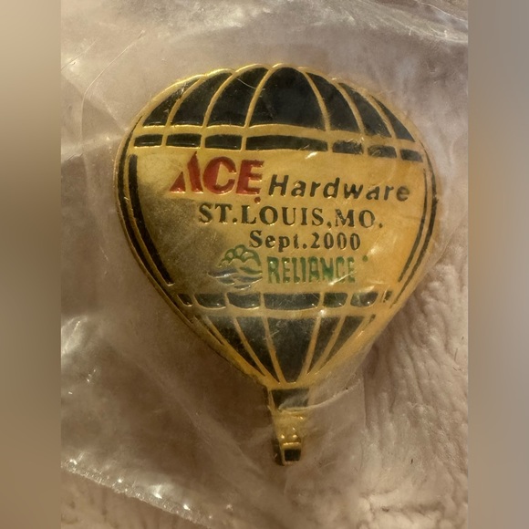 Rare Ace Hardware, St. Louis, Missouri lapel pin 2000 still sealed in plastic 1” - Picture 2 of 4
